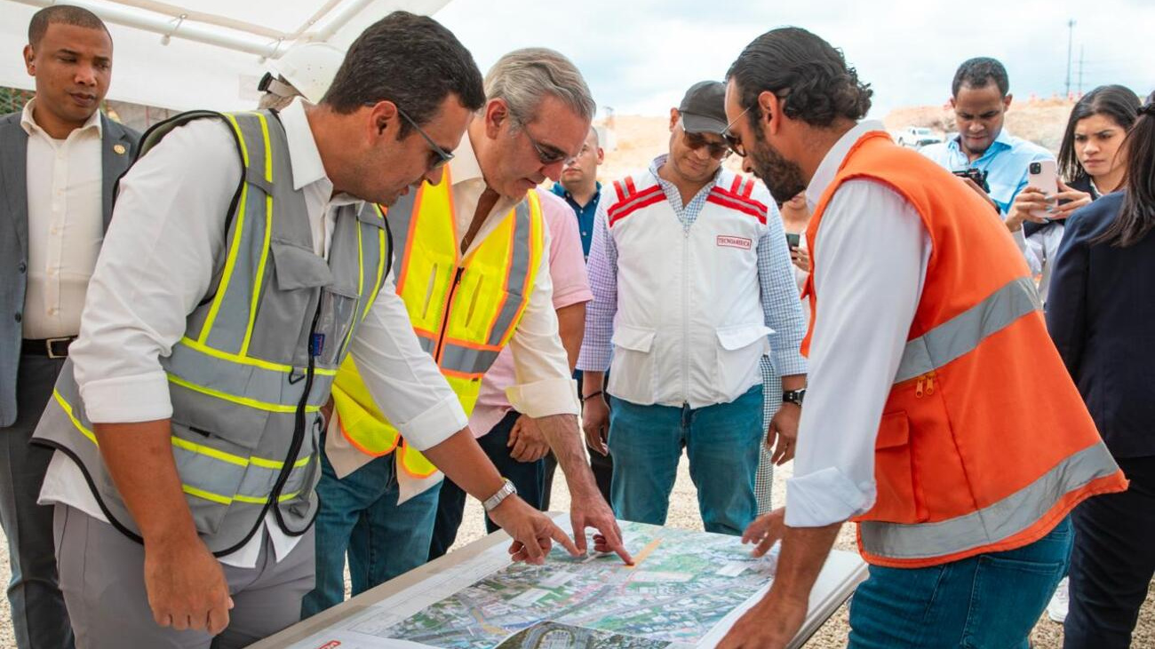 Presidente Abinader supervisa avances en la construcción de la avenida República de Colombia, ejecutada con fondos del contrato de Aerodom por casi RD 12,000 millones