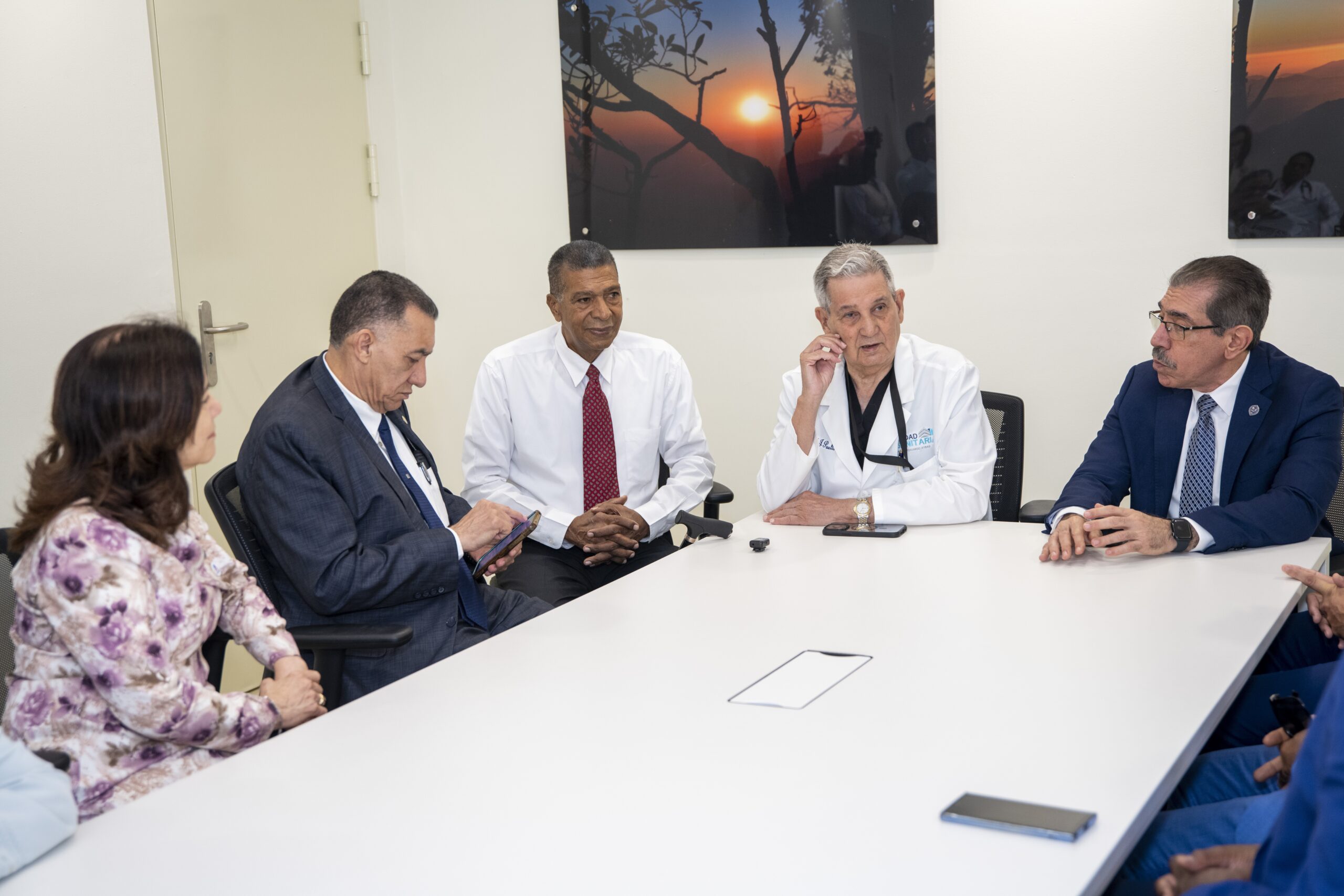 mpulsa inteligencia artificial en residencias médicas UASD tras encuentro con José Joaquín Puello en Ciudad Sanitaria