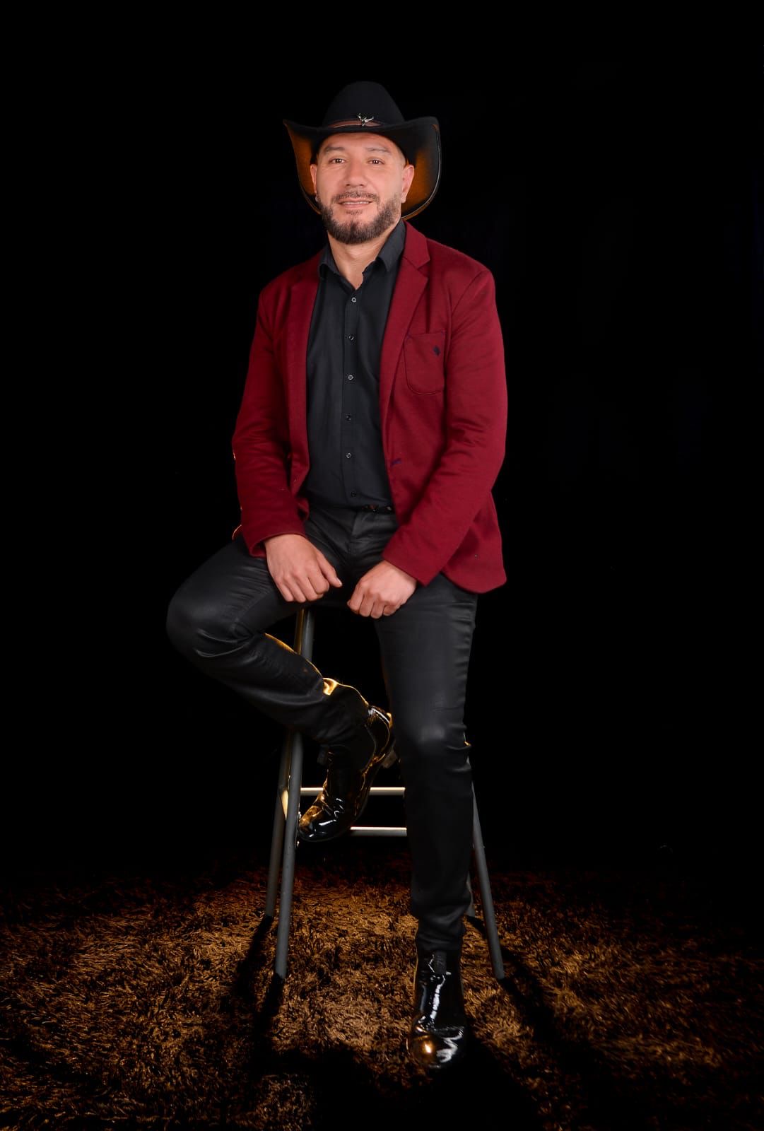 César Vargas regresa con fuerza: la voz versátil de la música popular colombiana que apunta  al mercado internacional .