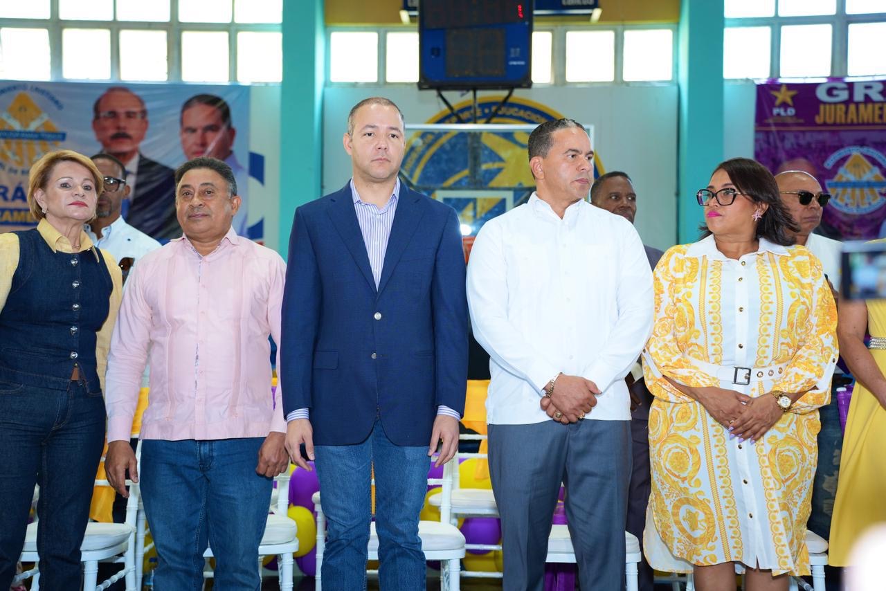 PLD juramenta multitudinario movimiento cristiano en acto en el DN