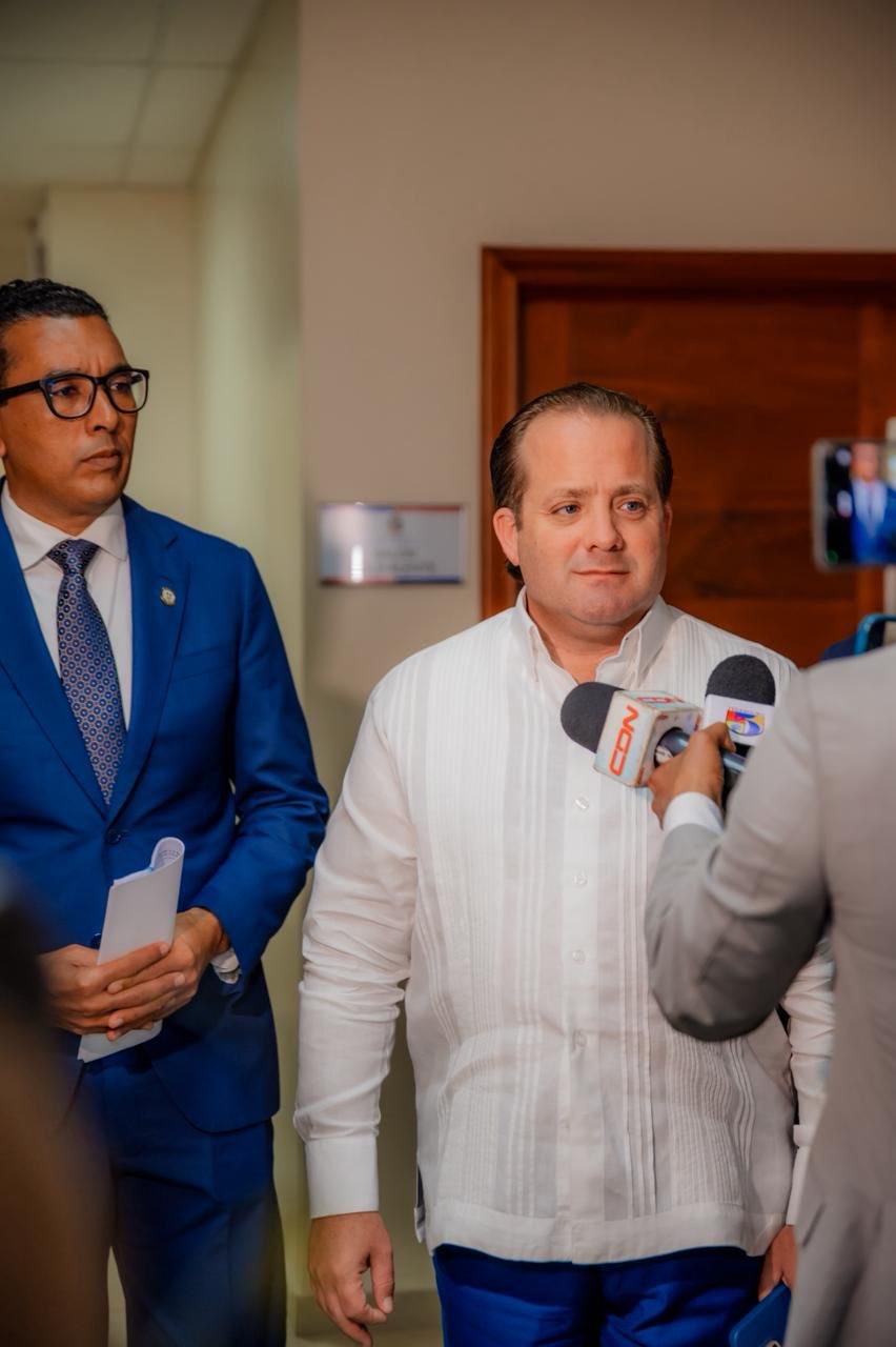 El PRM presenta ante comisión especial las claves de un proyecto que busca cerrarle la puerta al crimen organizado en la política dominicana.