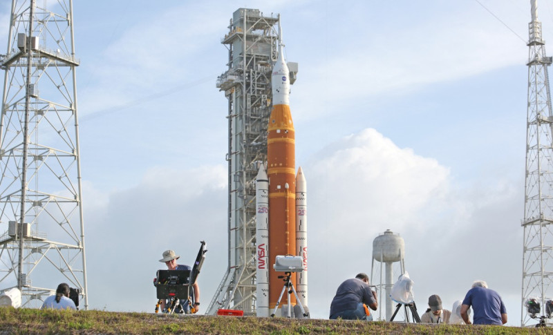 Artemis II inicia maniobras para dejar órbita terrestre y dirigirse a la Luna