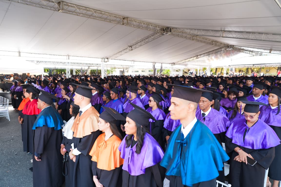 UASD inviste 3,348 profesionales en acto dedicado a la Gesta de Abril de 1965