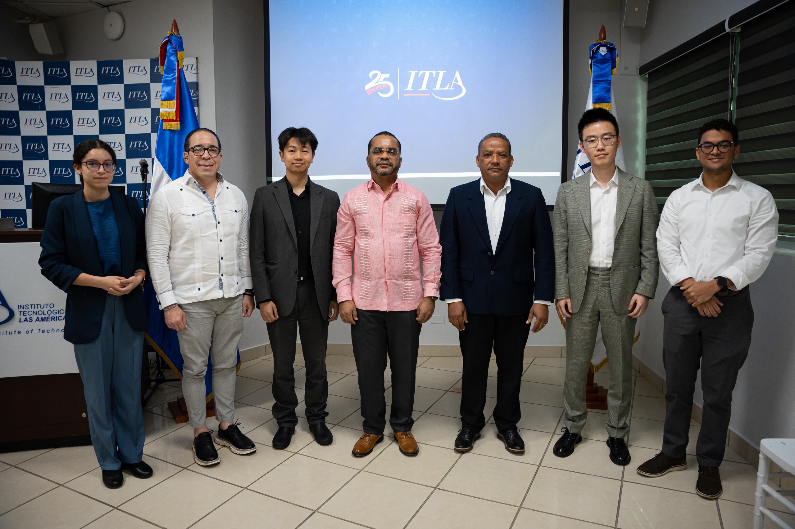 Rector del ITLA recibe delegación de Huawei Cloud y evalúa alianza estratégica en inteligencia artificial Rector del ITLA recibe delegación de Huawei Cloud y evalúa alianza estratégica en inteligencia artificial