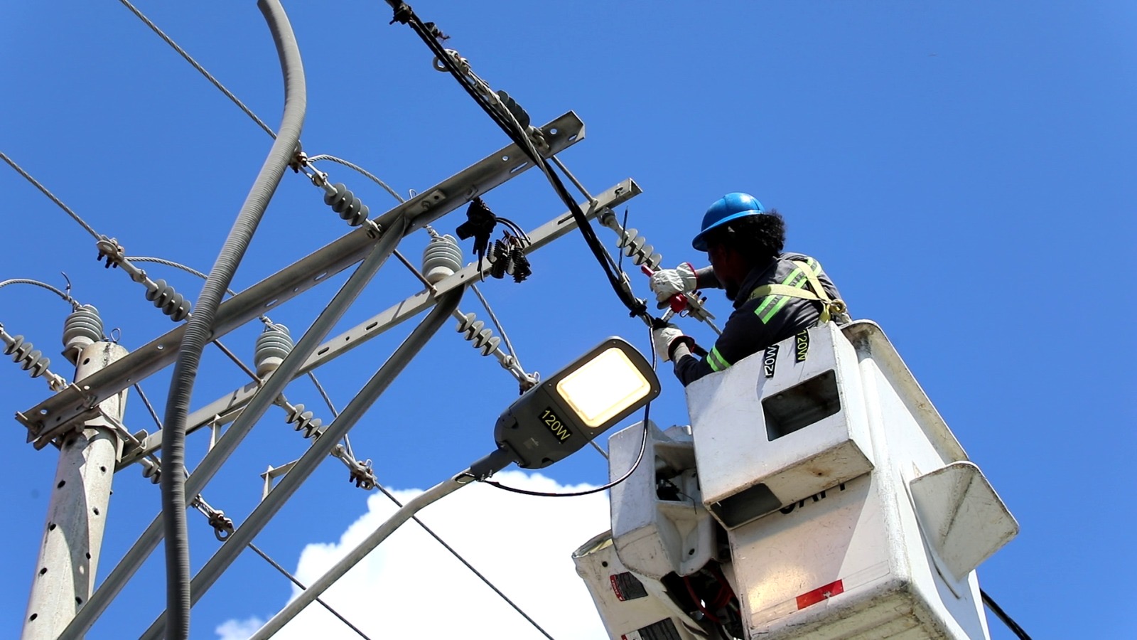 EDEESTE invierte más de RD$57 millones en alumbrado público para fortalecer la seguridad ciudadana y vial