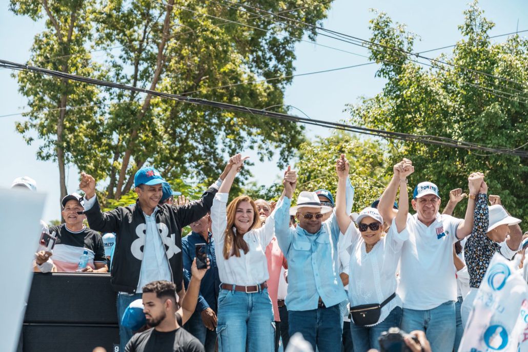 Carolina Mejía consolida apoyo político en Monseñor Nouel con respaldo de Héctor Acosta Carolina Mejía consolida apoyo político en Monseñor Nouel con respaldo de Héctor Acosta