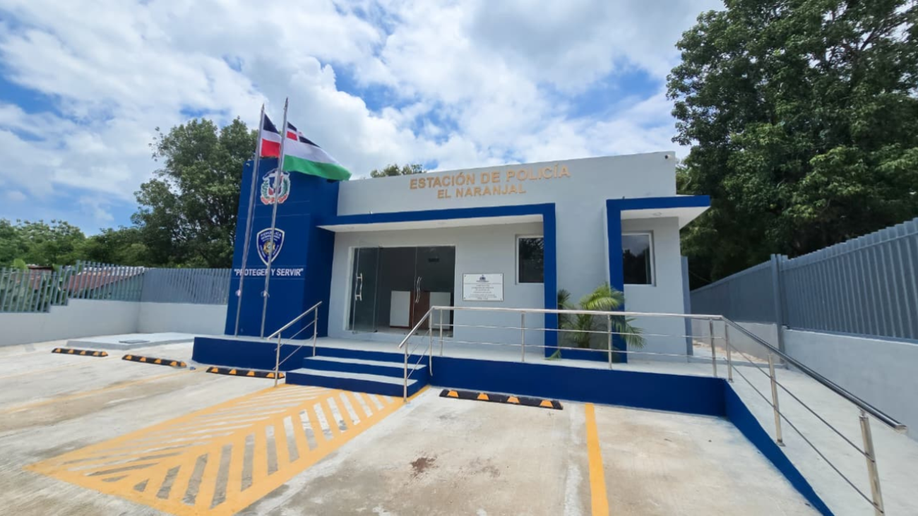 Gobierno entrega moderna estación policial en Barahona