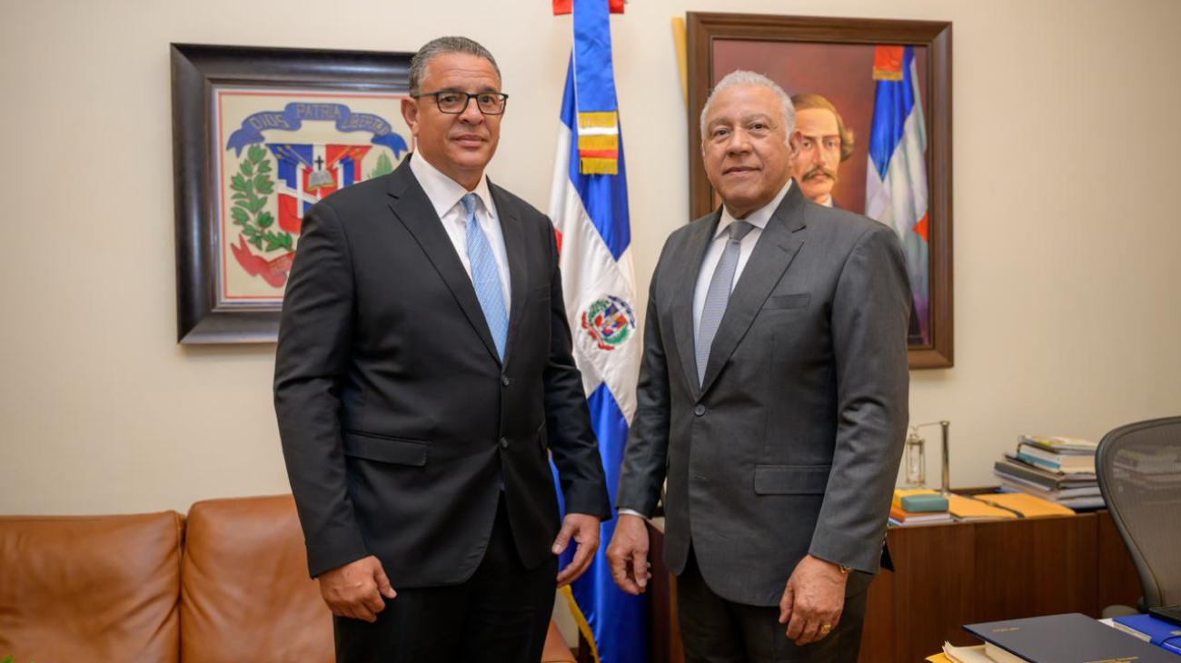 Ministro Andrés Bautista juramenta a Carlos Alessandry Roa Howley como director ejecutivo del Plan San Juan