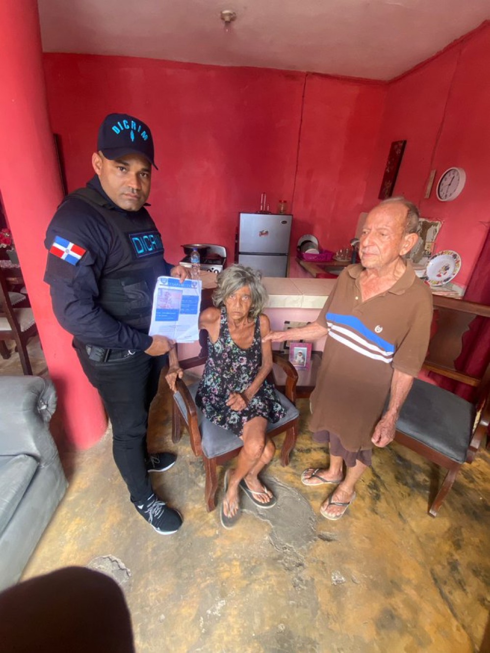 Policía Nacional localiza sana y salva a mujer de 75 años reportada como desaparecida en SDE Policía Nacional localiza sana y salva a mujer de 75 años reportada como desaparecida en SDE