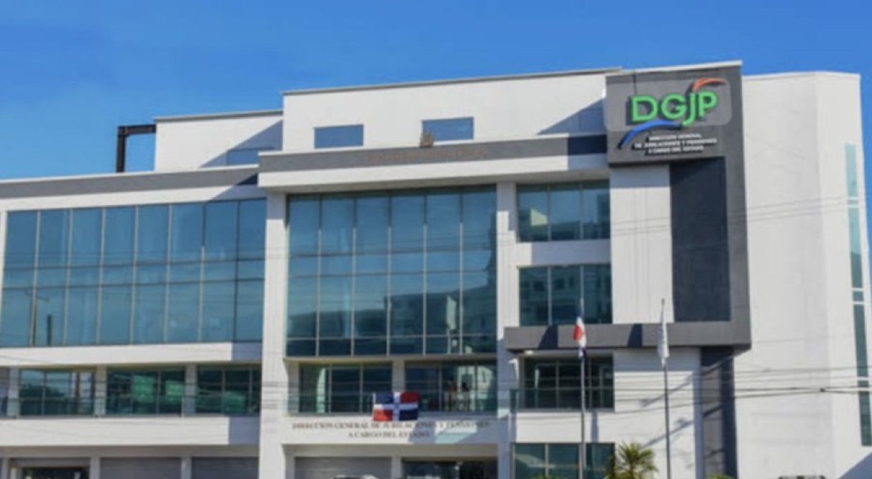 Policía Nacional llama a 48 pensionados de febrero de 2026 a completar inclusión en nómina para garantizar pago de pensiones.