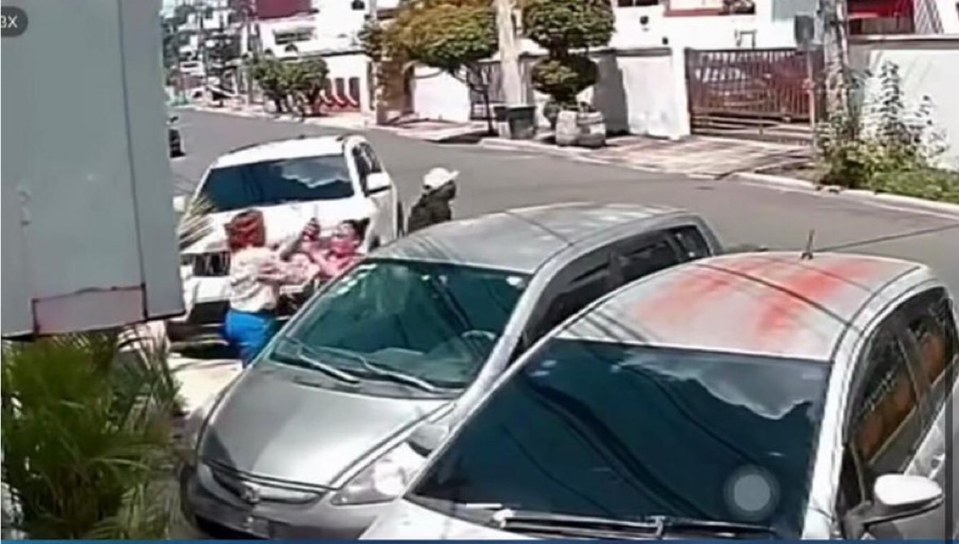 Fallece reconocido delincuente al enfrentar patrulla policial que lo buscaba por atraco captado en video en SDO.