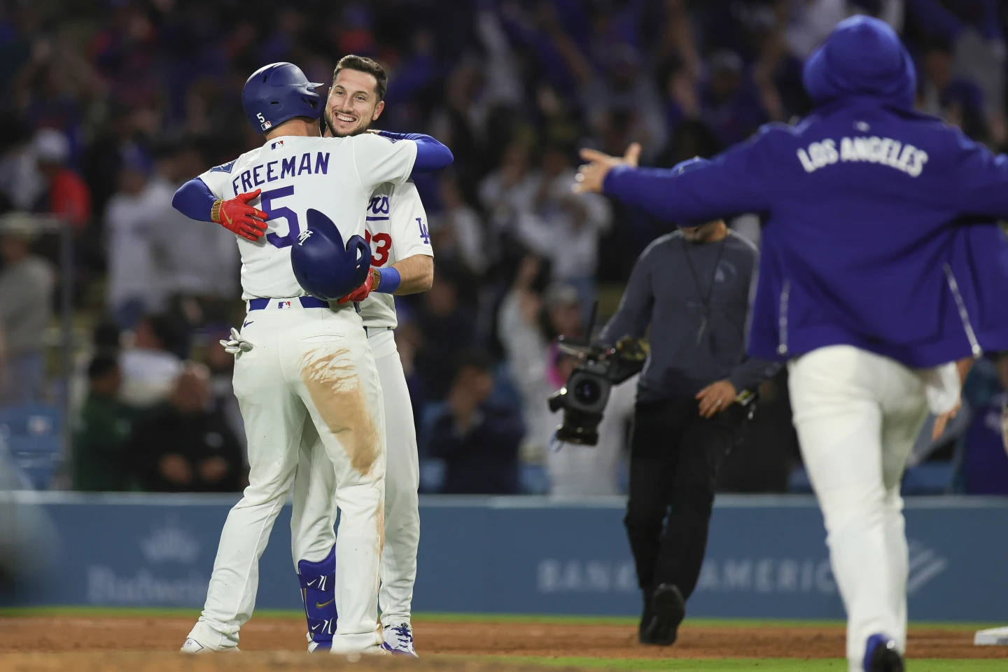 La tranquila noche de Kyle Tucker se convierte en un éxito rotundo con un hit decisivo para los Dodgers.