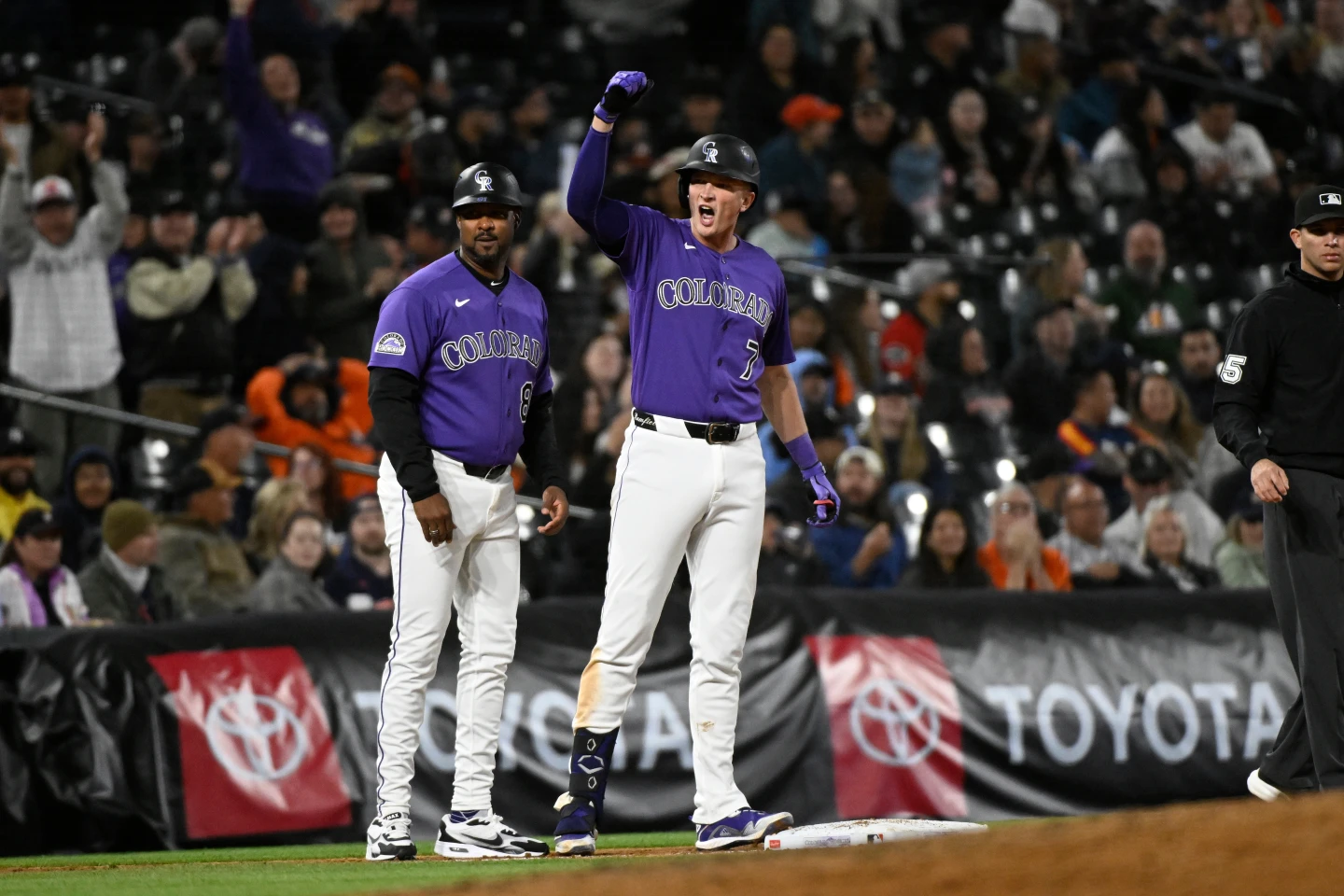 Los Rockies anotaron 8 carreras en la quinta entrada y vencieron a los Astros 9-7.