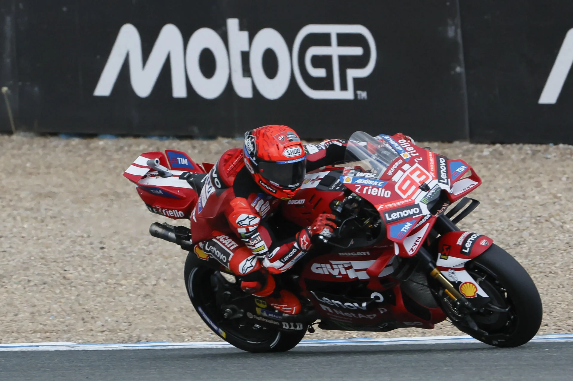 Marc Márquez (Ducati) se impone bajo la lluvia en la carrera esprint de Jerez