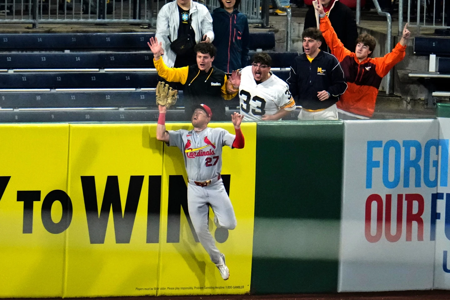 Nathan Church roba otro jonrón, esta vez dándole la victoria a los Cardenales de San Luis sobre los Pirates