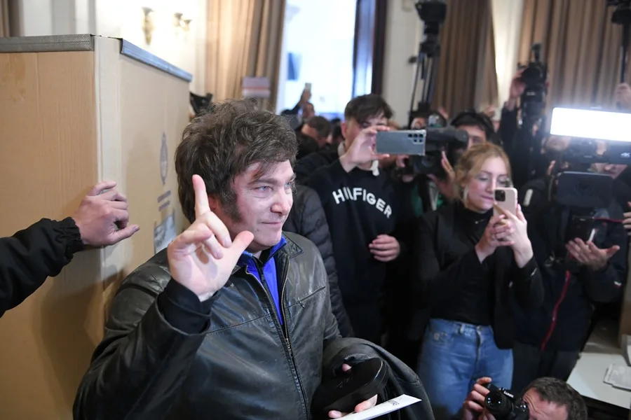 El Gobierno de Milei retira las acreditaciones a los medios acusados de una campaña de desinformación El Gobierno de Milei retira las acreditaciones a los medios acusados de una campaña de desinformación