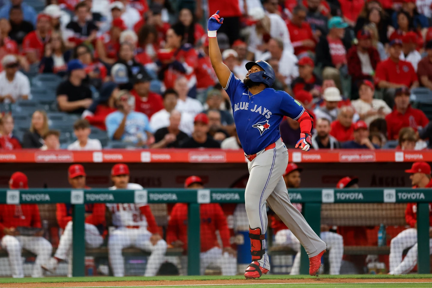 Cease ponchó a 12 bateadores en 5 entradas y Guerrero conectó un jonrón, llevando a los Blue Jays a la victoria sobre los Angels por 5-2