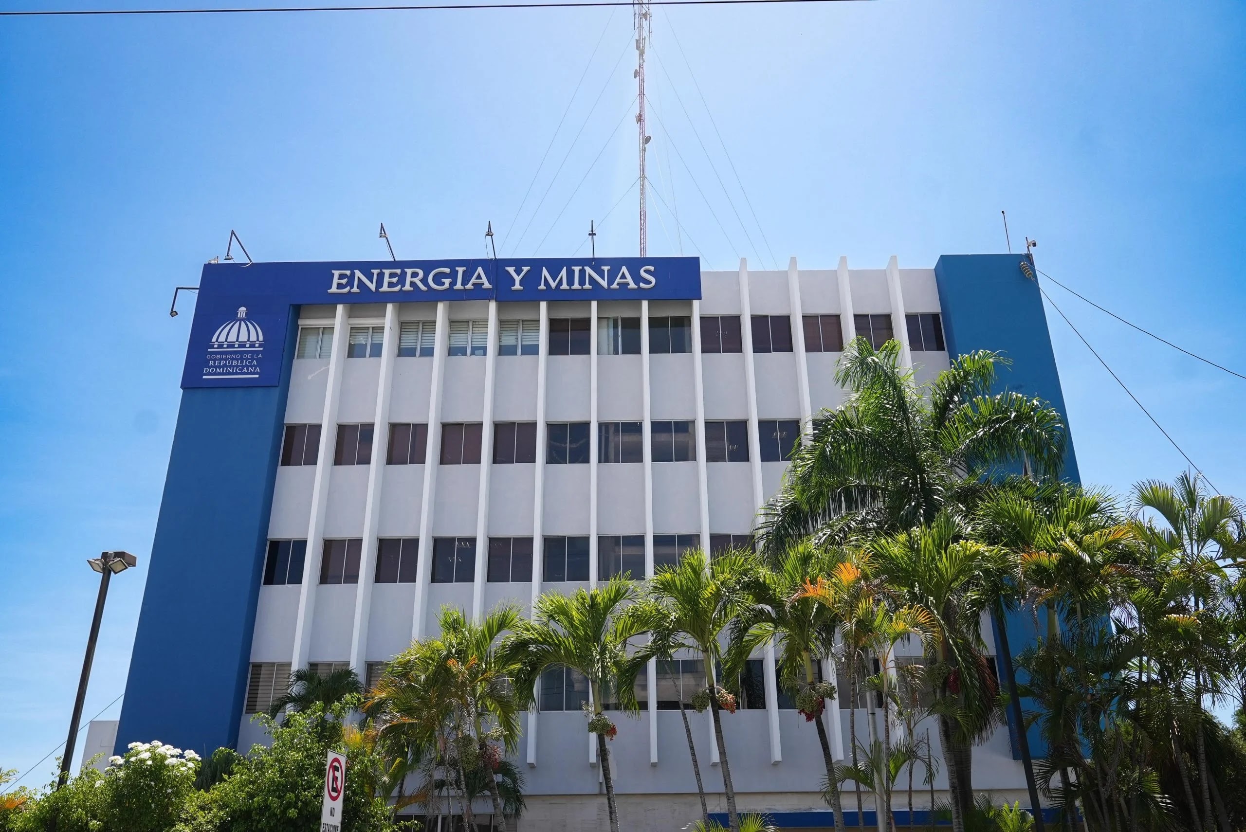 Ministerio de Energía y Minas dispone medidas de ahorro energético para el sector público