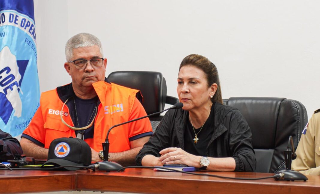 Alcaldía del DN interviene comunidades afectadas por lluvias, informa Carolina Mejía