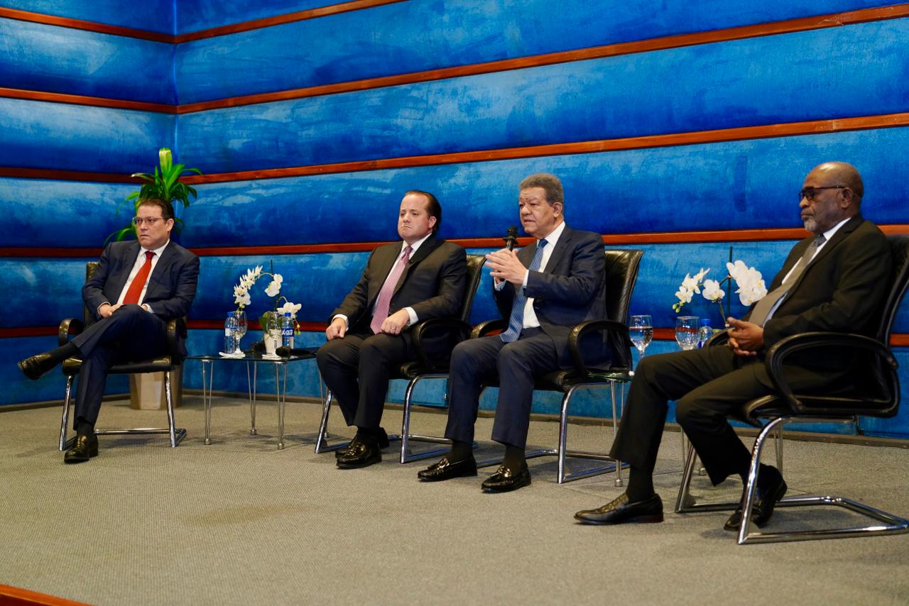 Leonel valora diálogo “cordial y respetuoso” con comisión oficial y sostiene que los sacrificios debe asumirlos el Gobierno y ser comunicados con transparencia