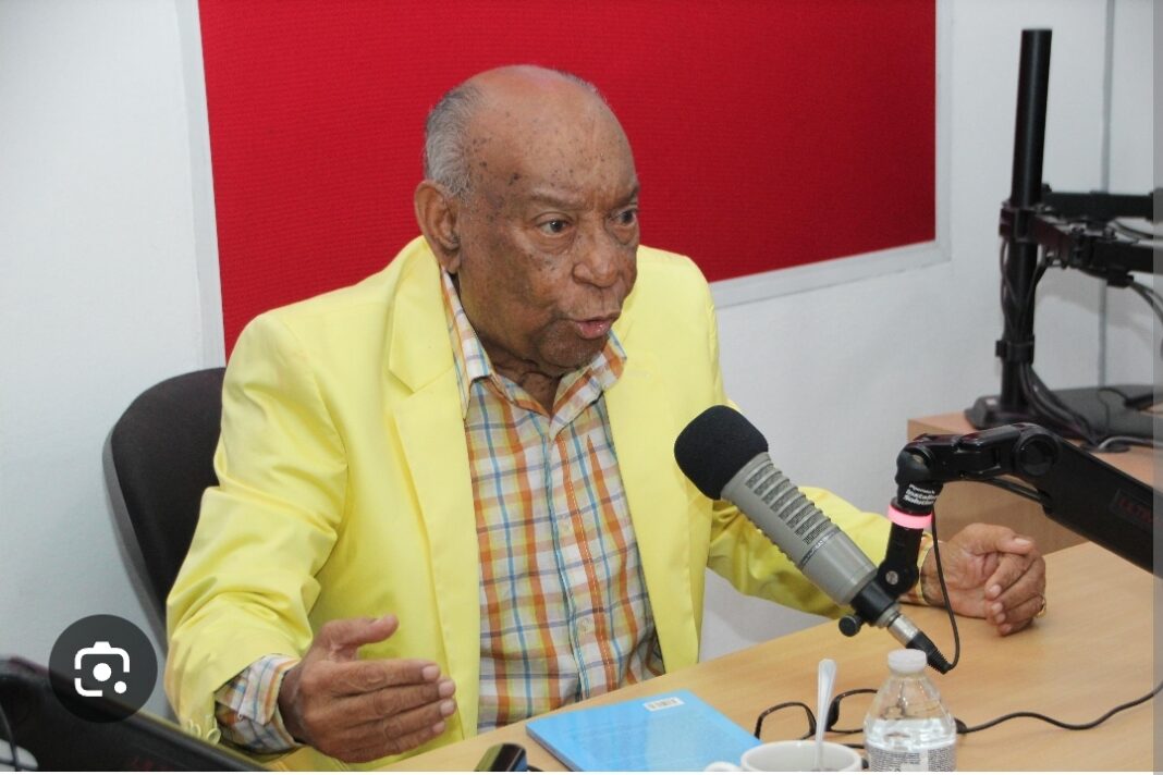 Osvaldo Cepeda y Cepeda: la voz que se inmortalizó en los desfiles militares