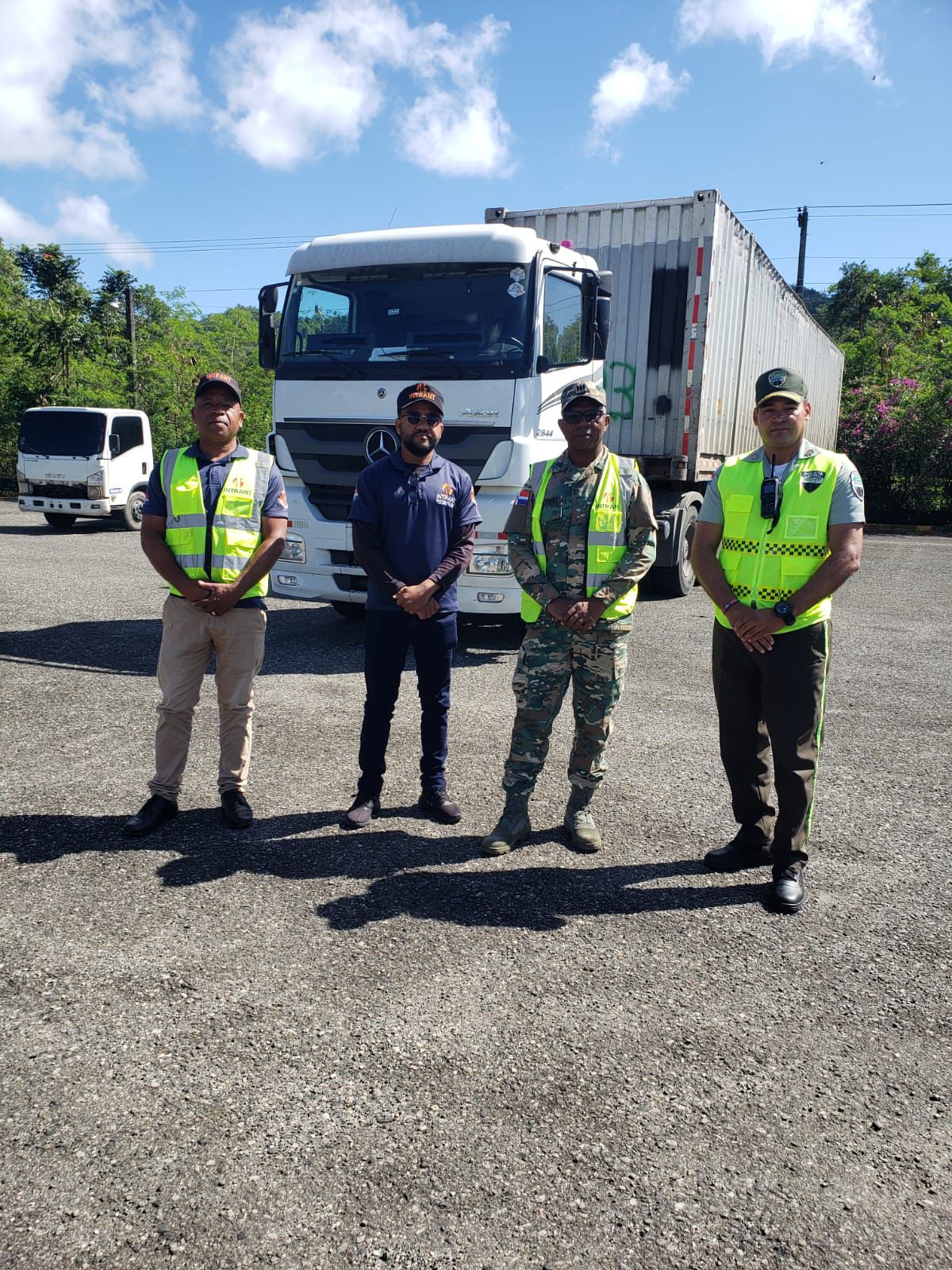 DIGESETT e INTRANT realizan operativos de vehículos pesados por circular en carril izquierdo