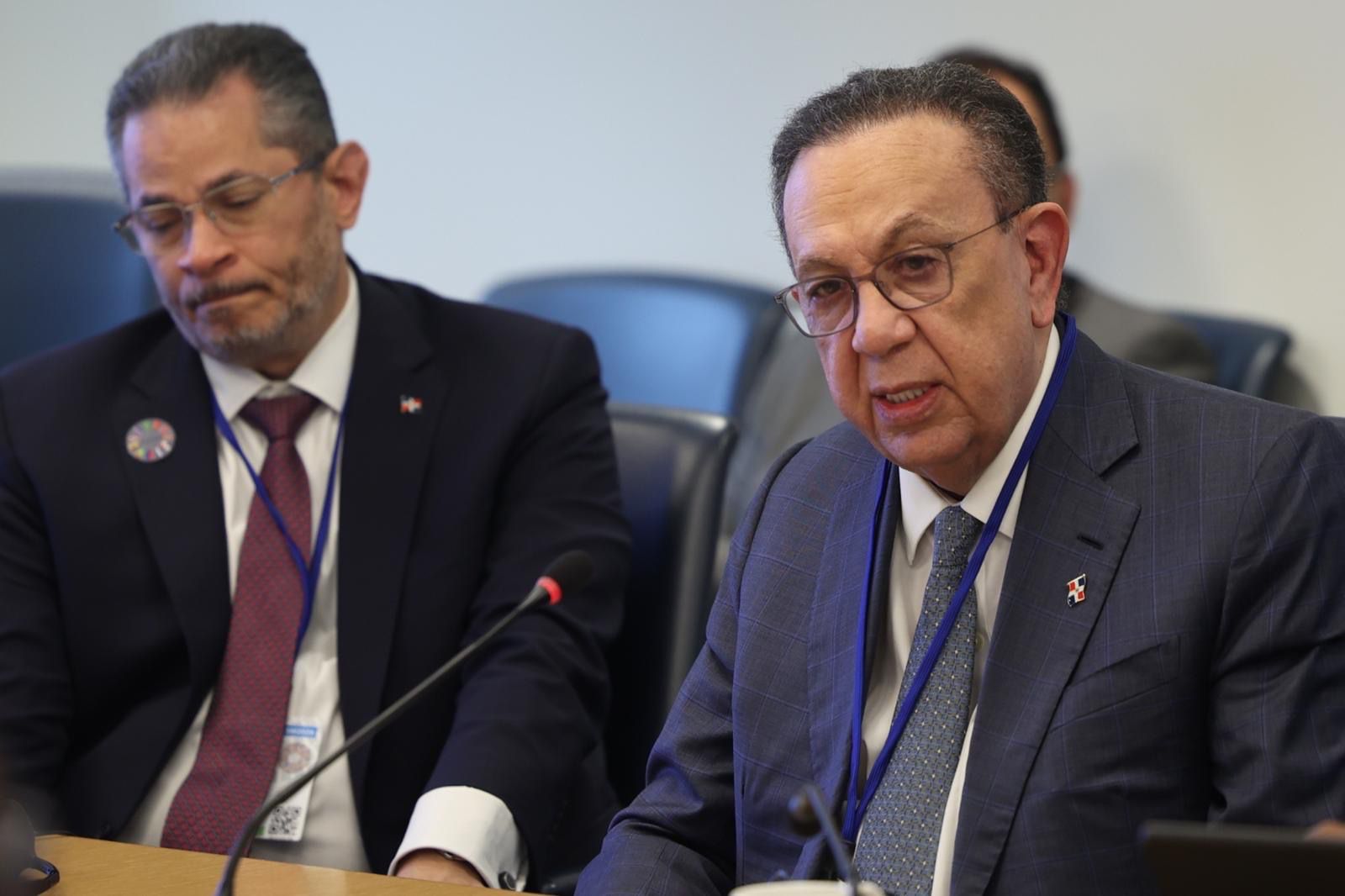 Gobernador Valdez Albizu participó en las reuniones de primavera del FMI y del GBM