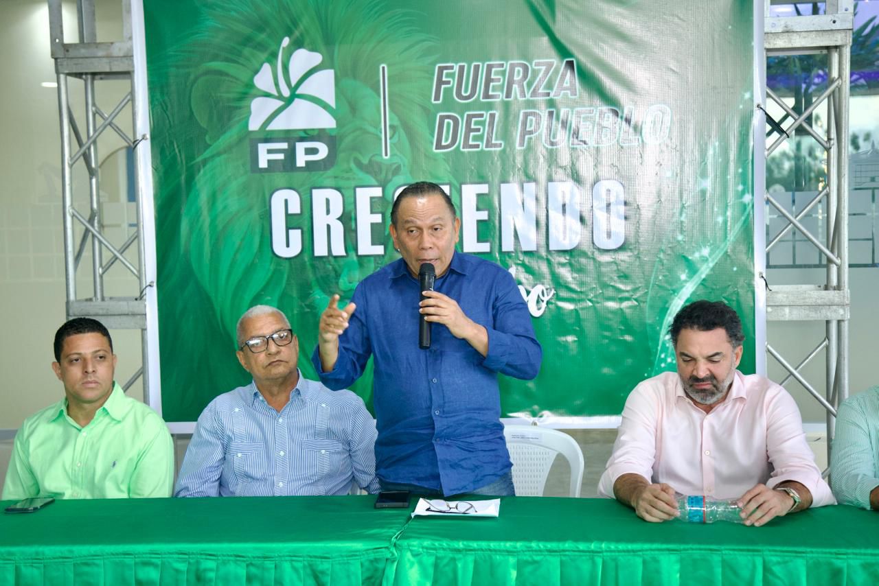 “En República Dominicana lo que tenemos de gobierno es una caricatura cómica”, afirma Radhamés Jiménez