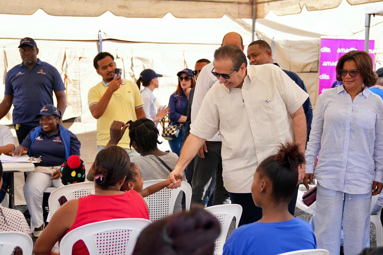 Ministerio de Salud acerca servicios médicos gratuitos a la población de Monte Plata