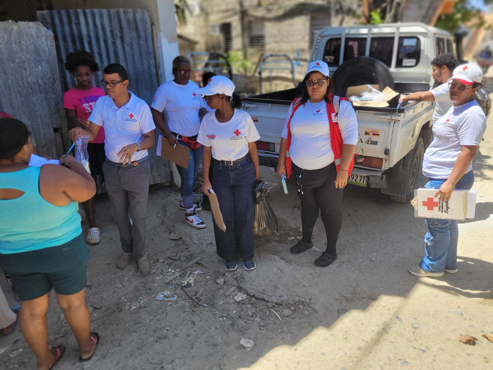 Cruz Roja Santo Domingo Oeste asiste comunidades afectadas por lluvias