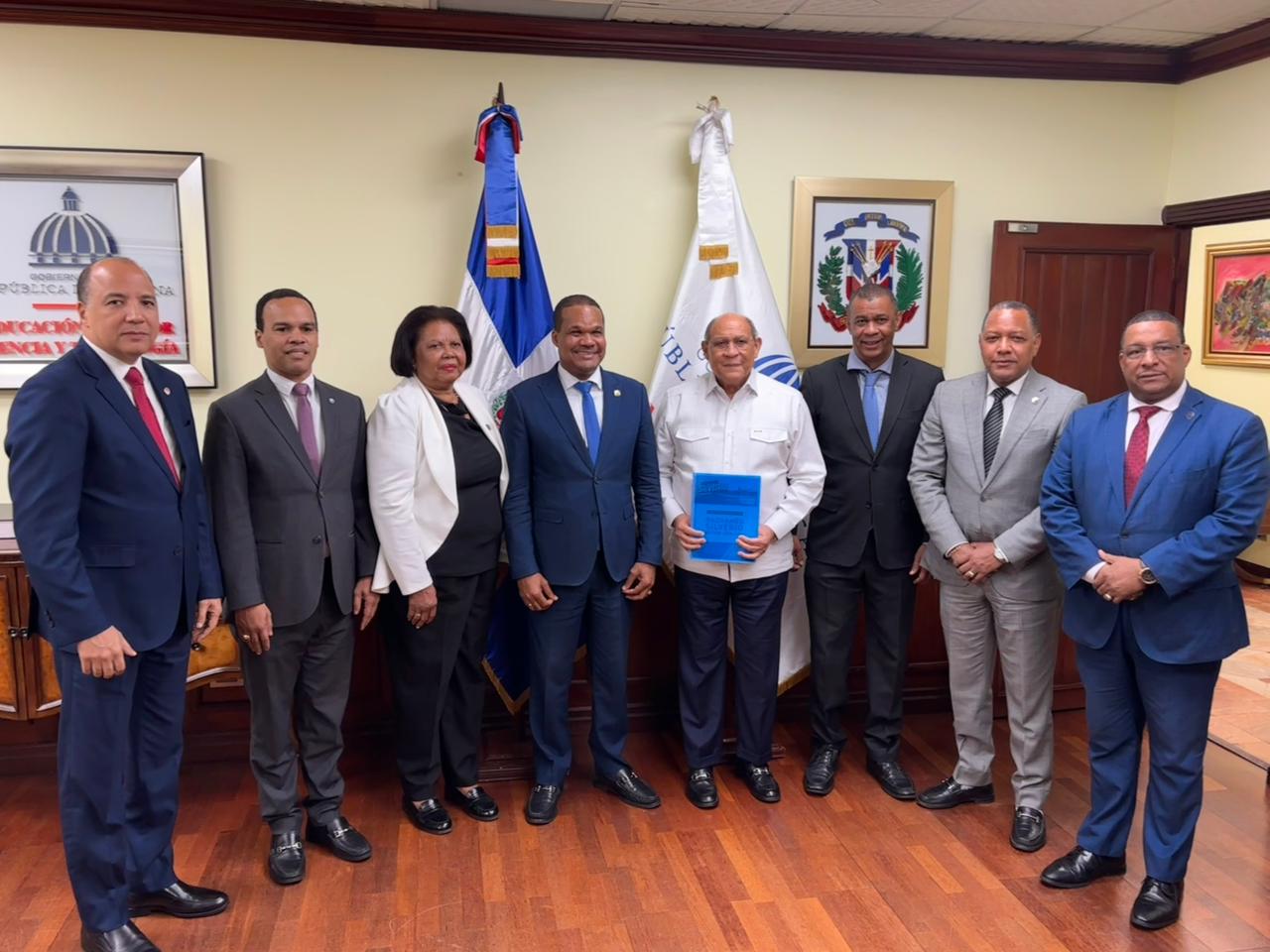 Radhamés Silverio y ministro del MESCyT abordan la alineación de la oferta curricular de la UASD con el desarrollo de las comunidades