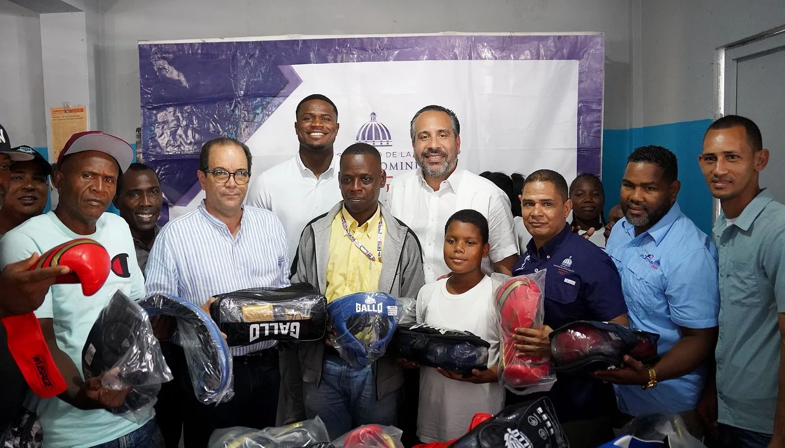 INEFI y MIDEREC rescatan club de boxeo y Cultural Samuel Santana en Capotillo