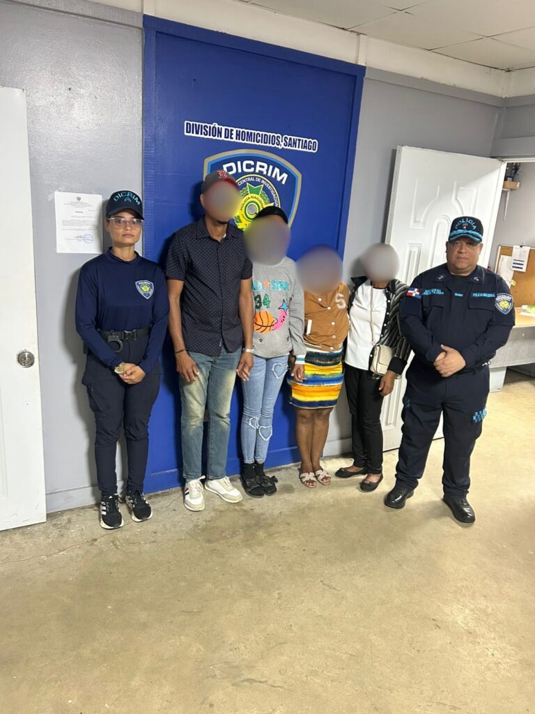 Policía localiza sana y salva adolescente reportada como desaparecida en Santiago Policía localiza sana y salva adolescente reportada como desaparecida en Santiago