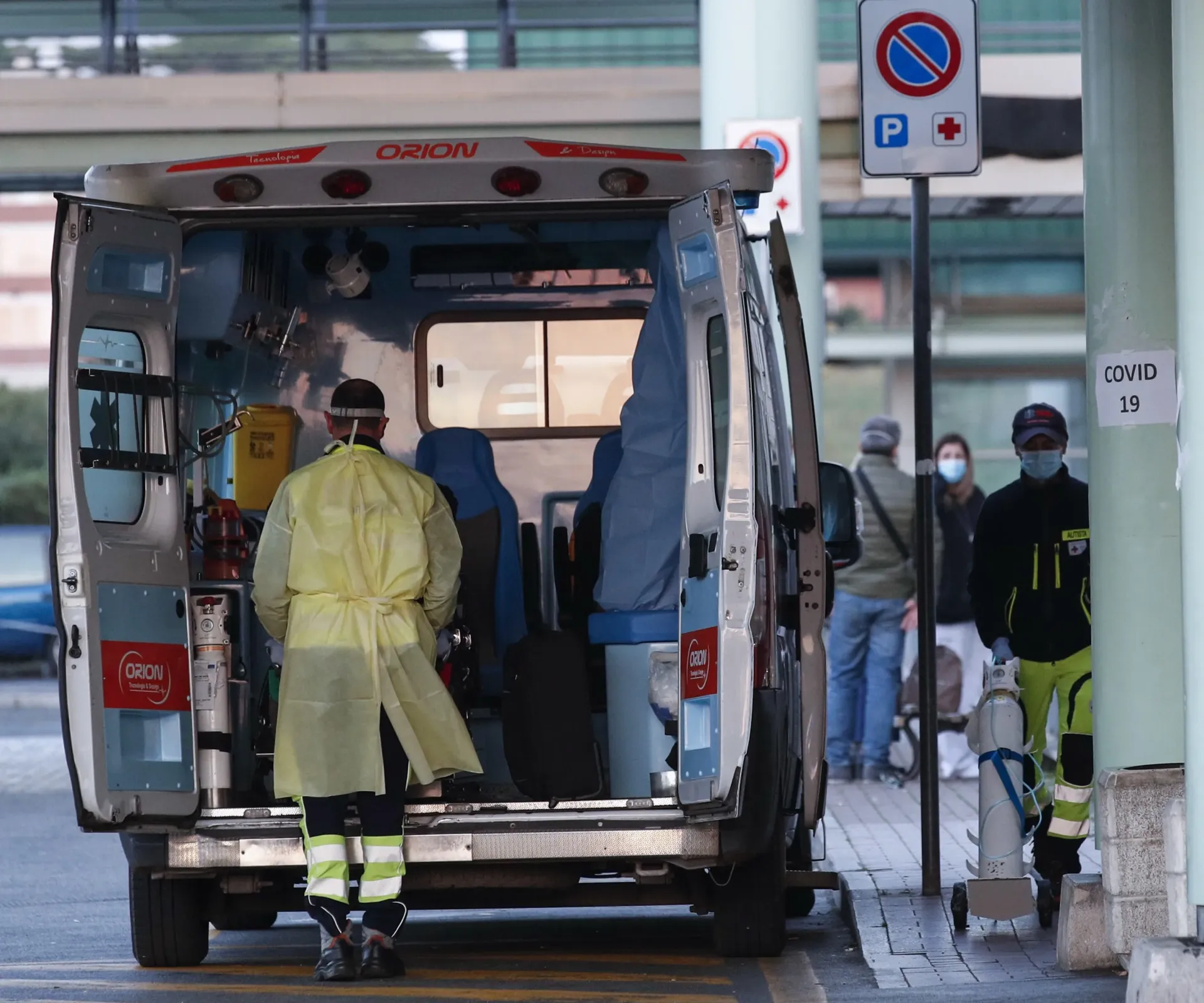 La Fiscalía cree que el conductor de ambulancias detenido en Italia mató a seis ancianos