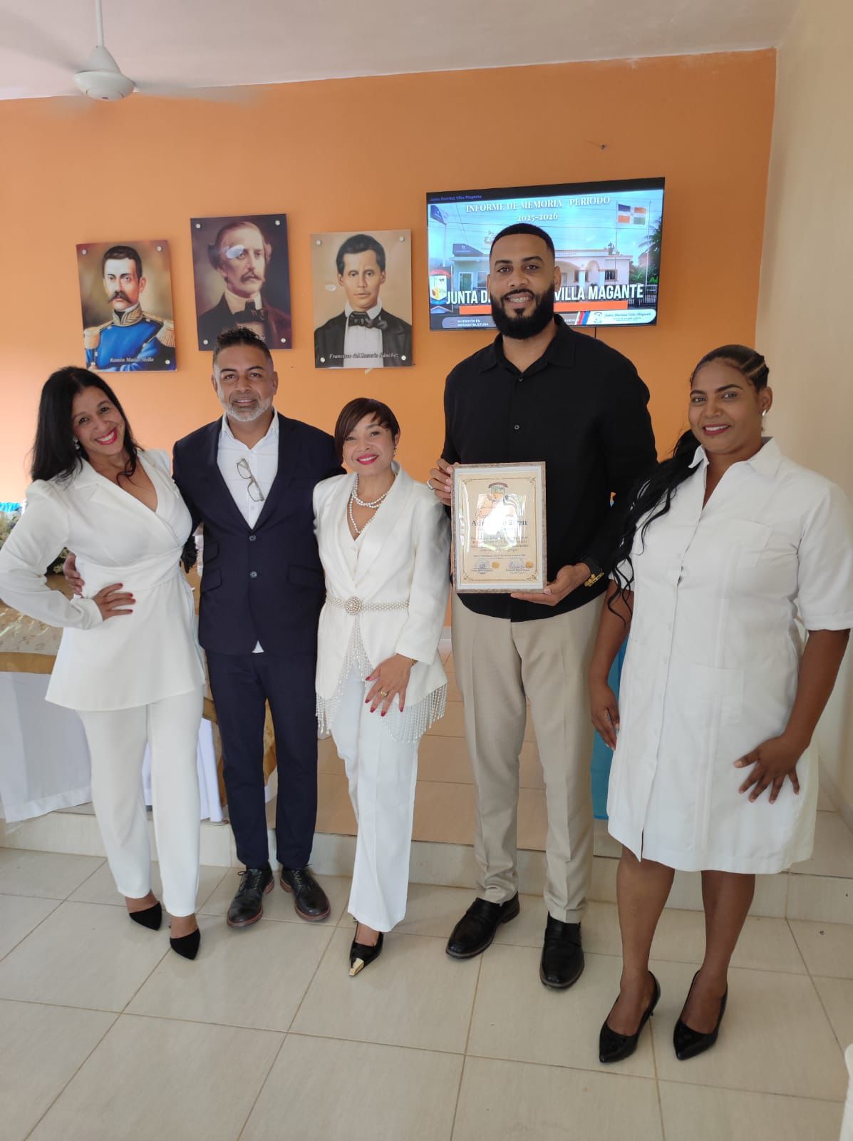 Junta Distrital de Villa Magante reconoce a joven líder comunitario Adrián Grullón