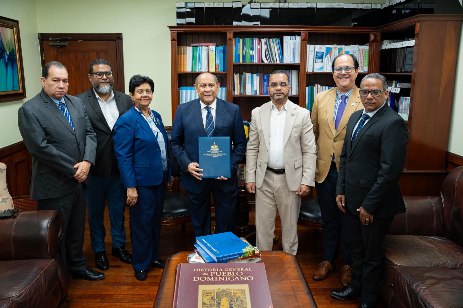 ITLA presenta al MESCyT nuevas carreras técnicas en áreas estratégicas