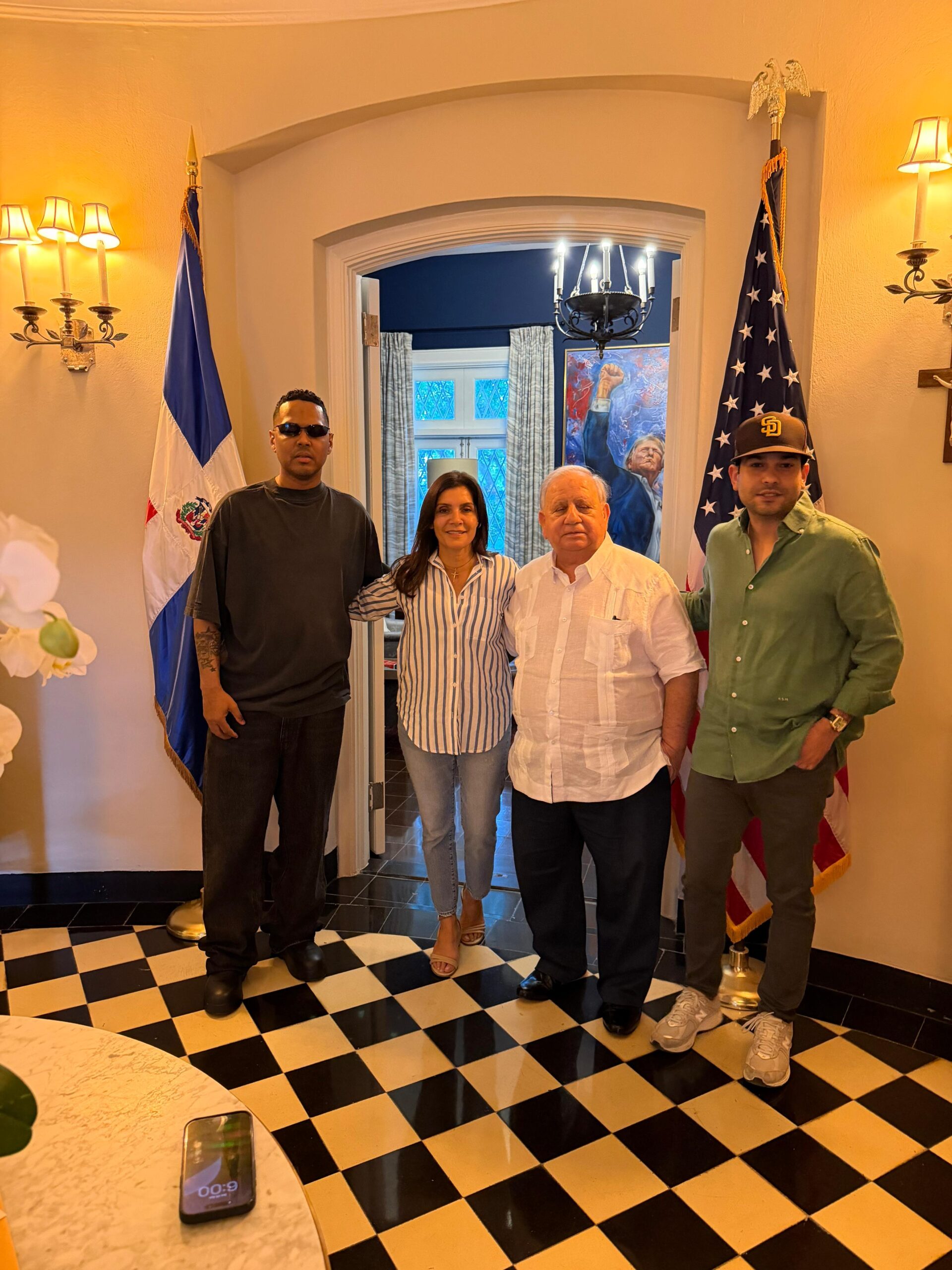 Embajadora estadounidense recibe al doctor Fadul para dialogar sobre autismo