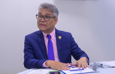 Carlos Peña acude a Fiscalía de Montecristi por querella de Energía 2000