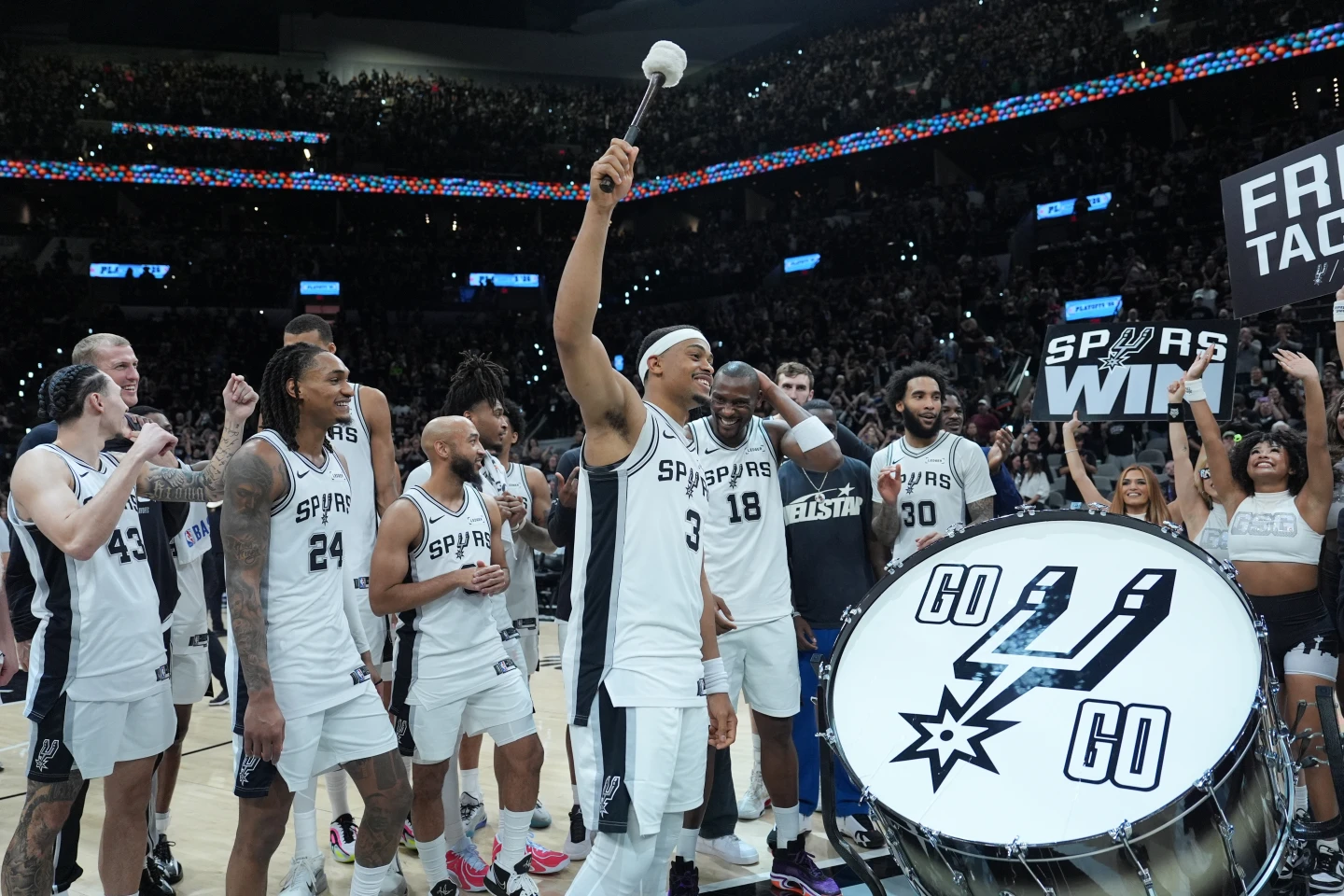 La falta de experiencia de los Spurs en los playoffs tiene poca repercusión, ya que avanzan en sus primeros playoffs desde 2019.