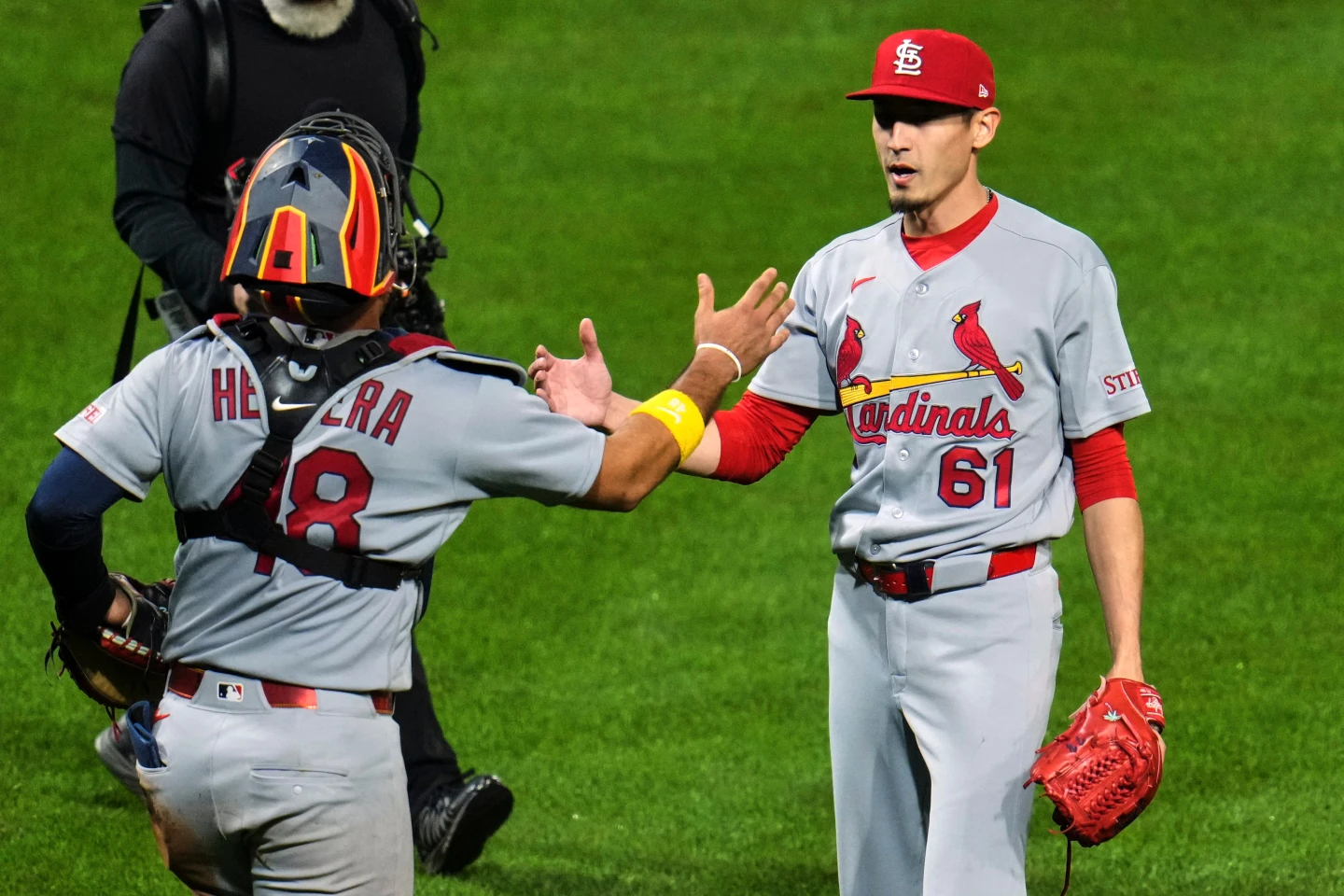 Church le roba a Gonzales lo que habría sido un jonrón de la victoria, preservando así el triunfo de los Cardinals por 5-4 sobre los Pirates.