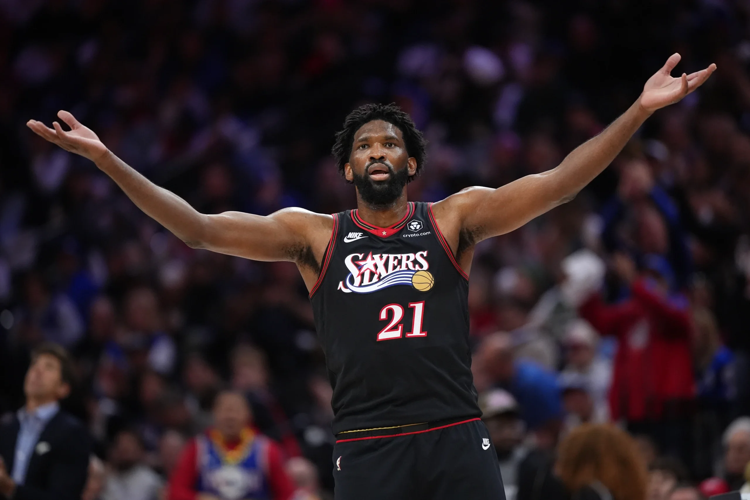 Joel Embiid en la alineación titular de los 76ers en el Juego 4 contra los Celtics 17 días después de una apendicectomía