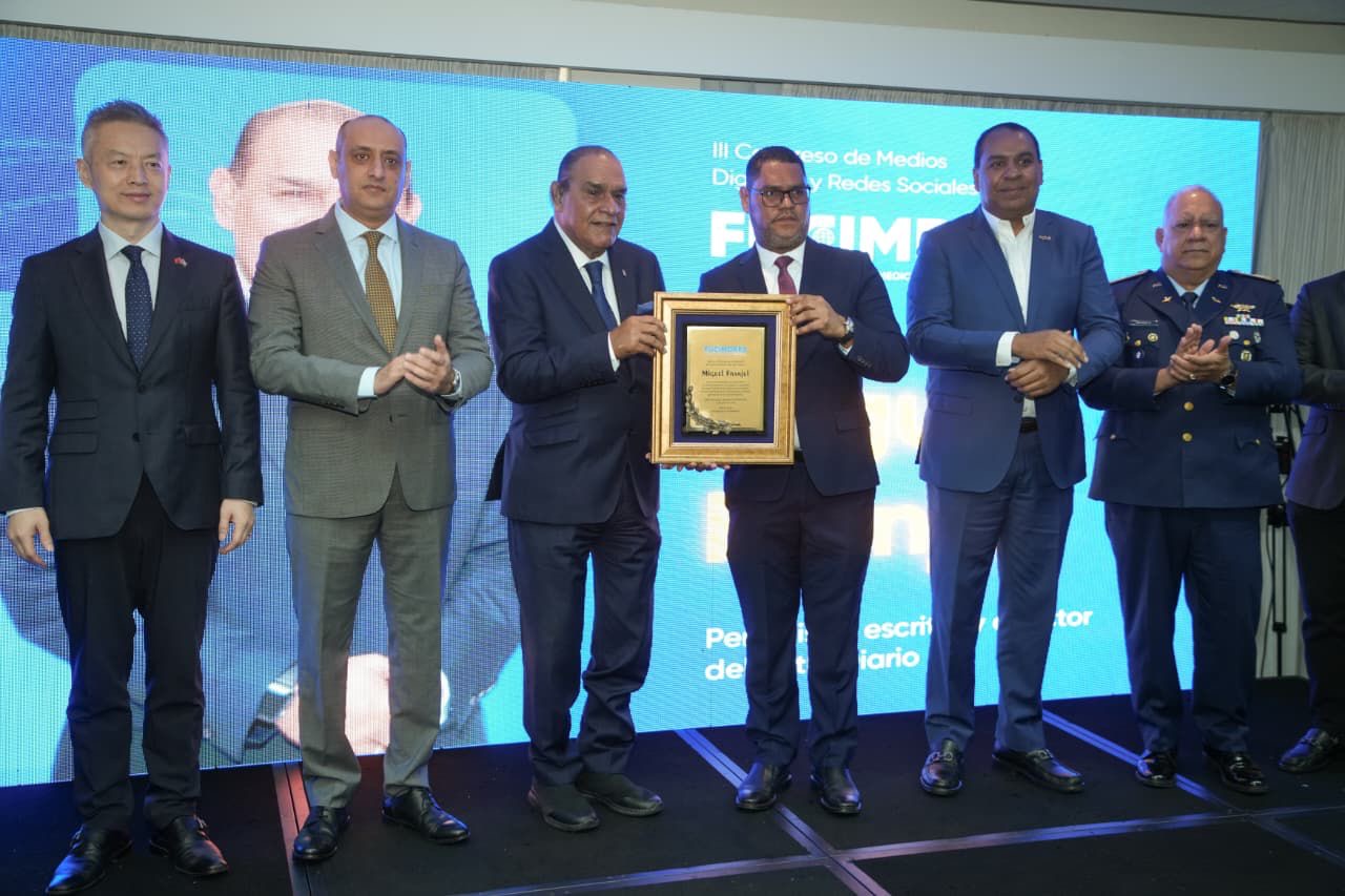 FUCIMDRES reconoce trayectoria del periodista Miguel Franjul en su III Congreso de Medios Digitales FUCIMDRES reconoce trayectoria del periodista Miguel Franjul en su III Congreso de Medios Digitales