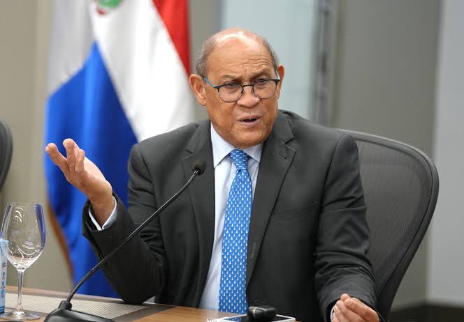 “Yo soy un caballero y nunca hablaría de una dama”, afirma Santos Badía tras querella