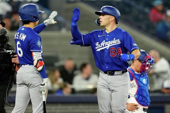 La noche estelar de Rushing impulsa la racha de 5 jonrones de los Dodgers en su regreso a Toronto La noche estelar de Rushing impulsa la racha de 5 jonrones de los Dodgers en su regreso a Toronto