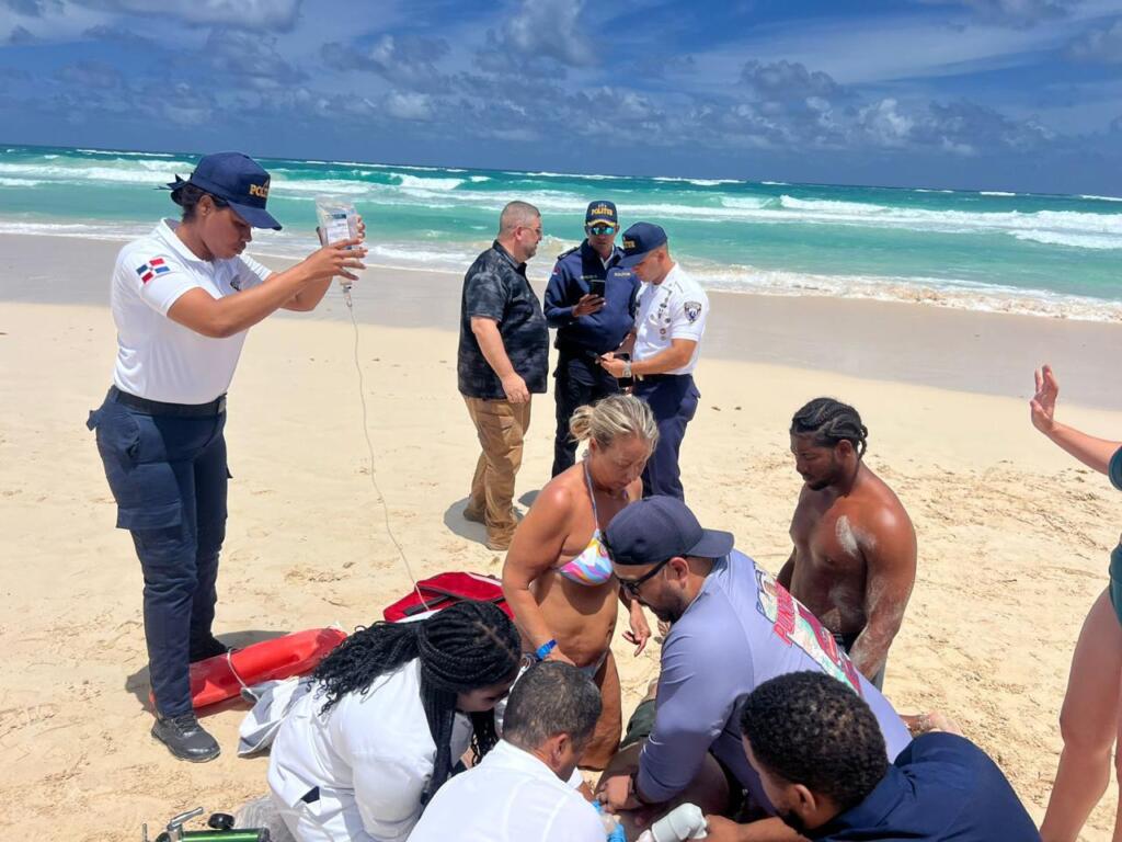 Turista colombiano fallece tras ser arrastrado por fuerte oleaje en Bávaro