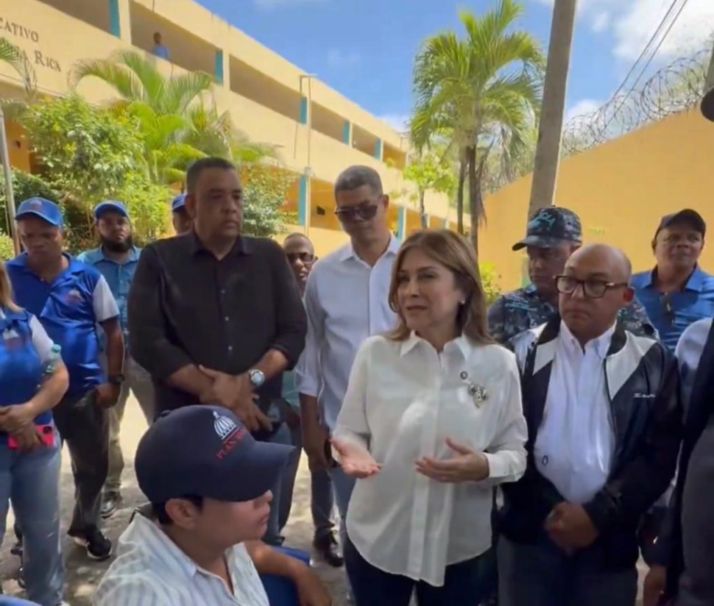 Carolina Mejía encabeza operativo de asistencia tras intensas lluvias Carolina Mejía encabeza operativo de asistencia tras intensas lluvias