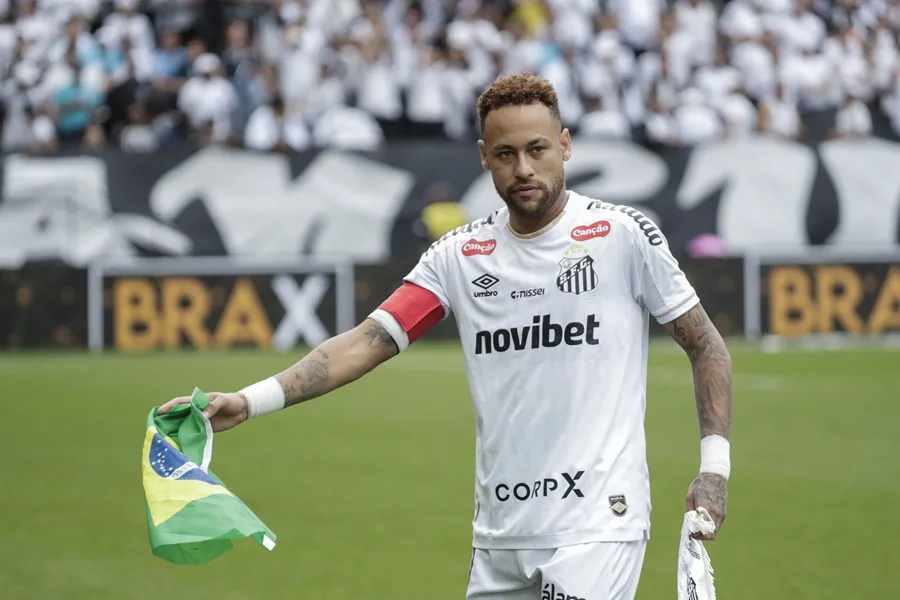 Neymar sufre una nueva lesión pero se presentará en condiciones con Brasil, dice médico Neymar sufre una nueva lesión pero se presentará en condiciones con Brasil, dice médico