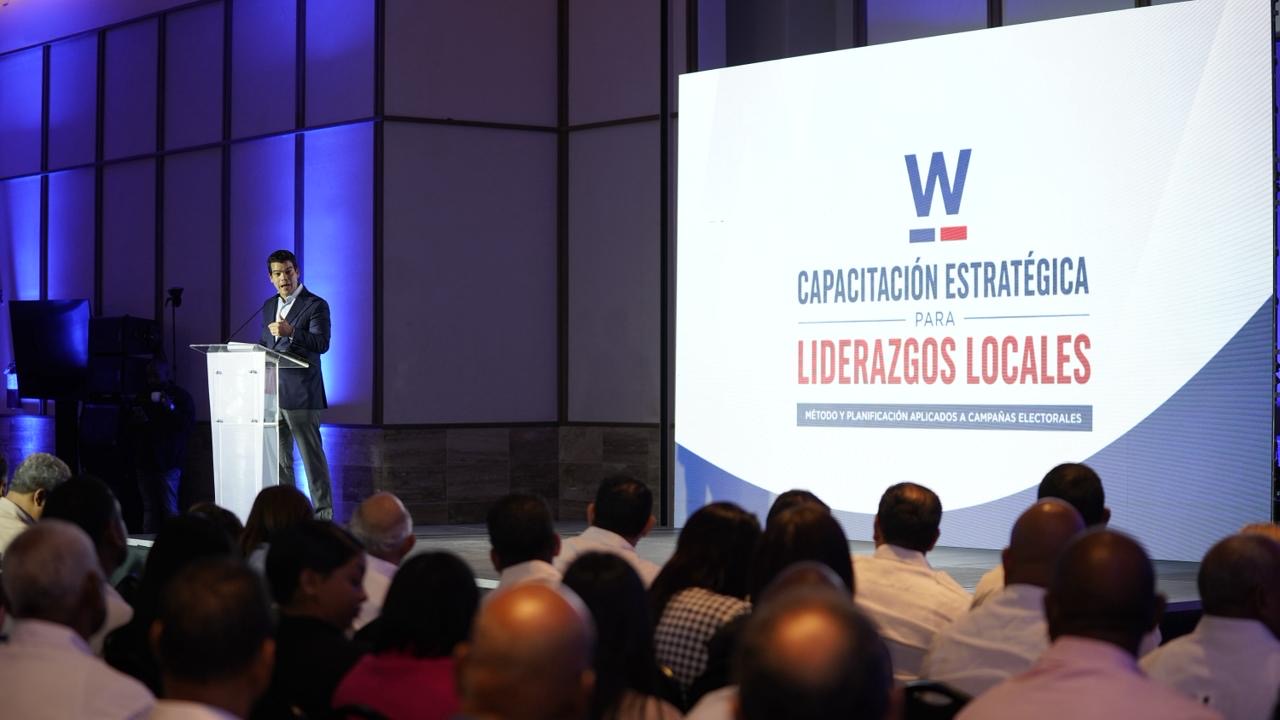 Wellington Arnaud arengó a las bases del PRM para salir a defender la gestión: “La garantía de continuidad de nuestro gobierno solo será posible si seguimos transformando la vida de cada dominicano"