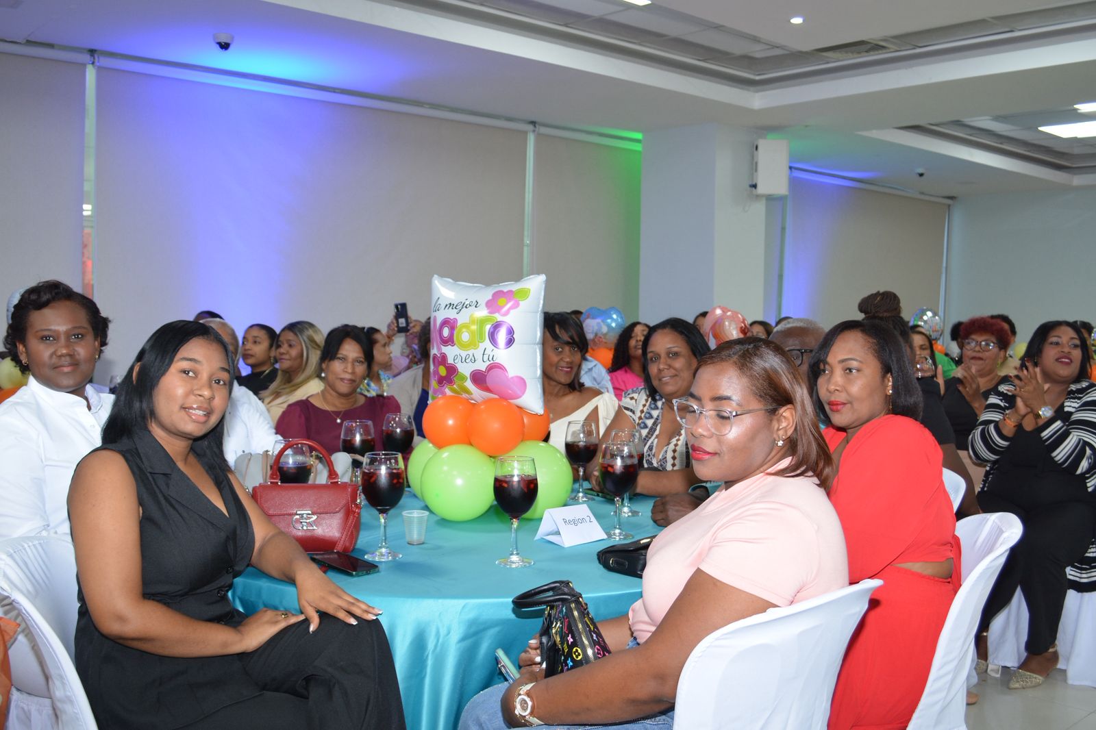 Fundación José Sánchez celebra emotivo agasajo a más de 400 madres en COOPNAMA