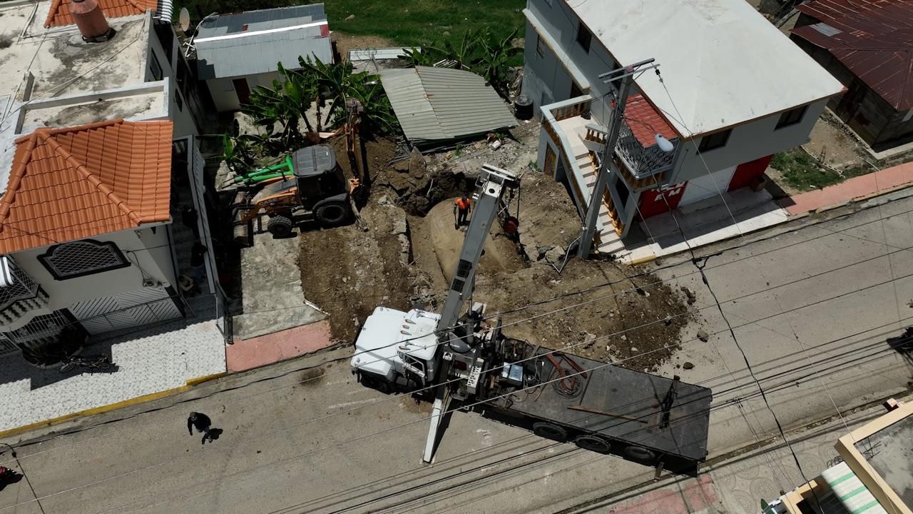 Autoridades desmantelan estación clandestina con tanques soterrados en San Juan